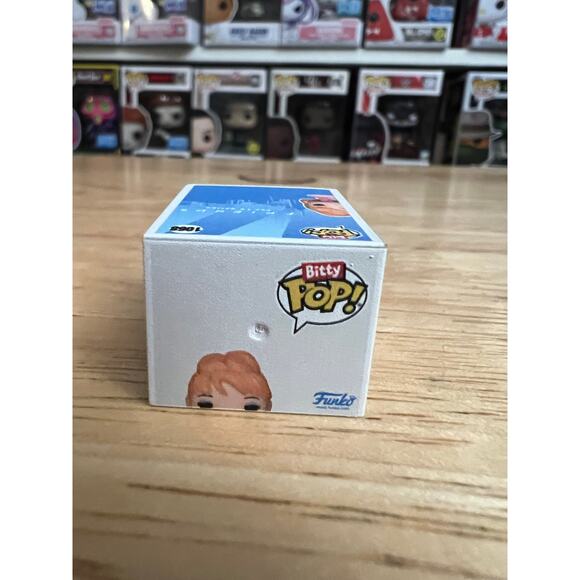 HYPER RARE CHASE BITTY Phoebe Buffay Music Video Friends 1" Funko Pop #1068 TV - Picture 5 of 6